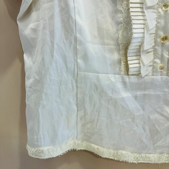 White satin top with lace detailing - Picture 5 of 8